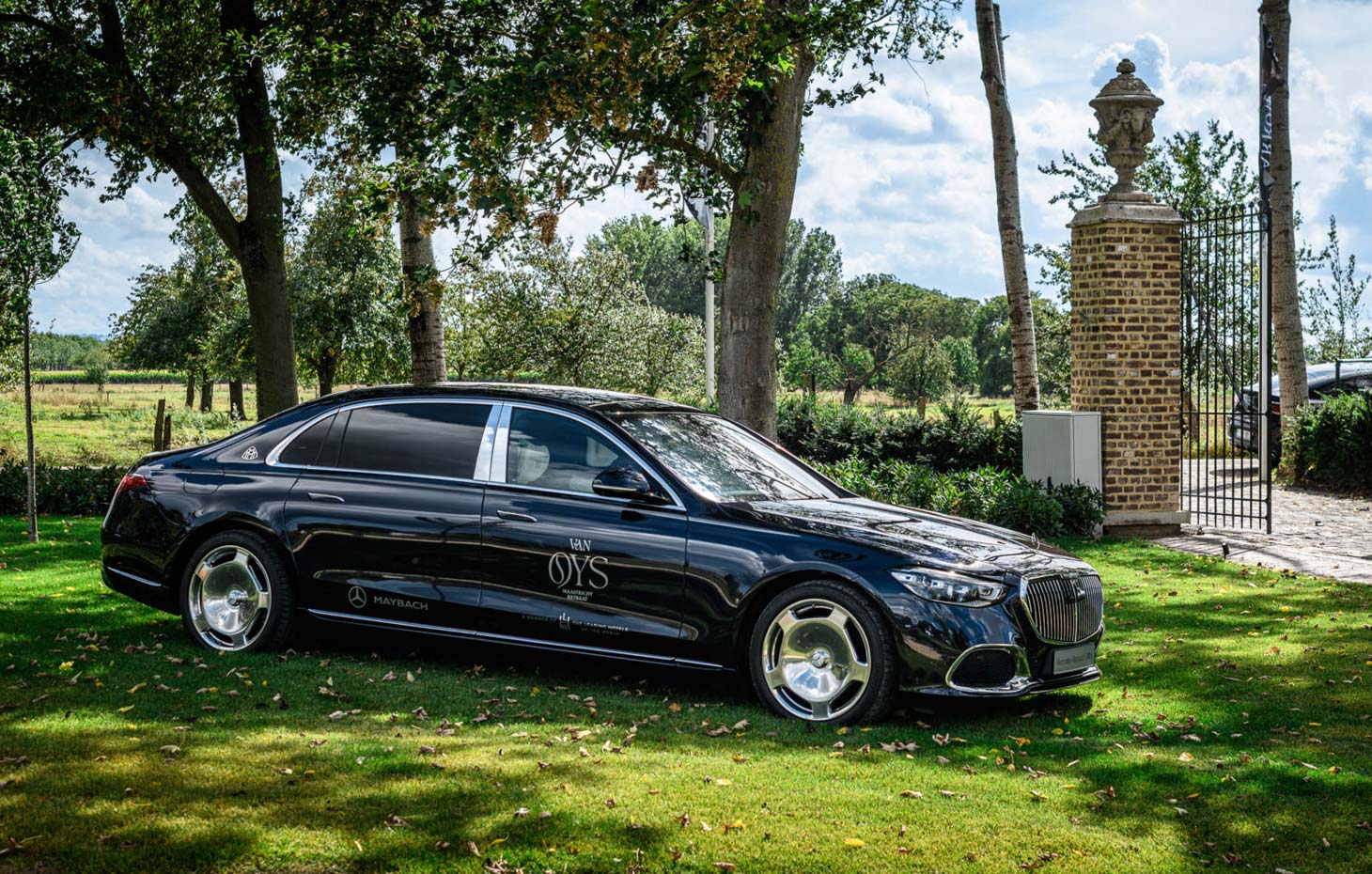 Mercedes-Maybach-Van-Oys-Maastricht-Retreat_Model Mercedes-Maybach-Van-Oys-Maastricht-Retreat_Model